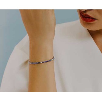 Tennis blu e bianco BRA 174 indossato