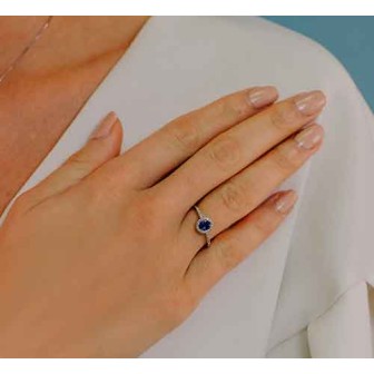 Anello zaffiro ANB 1891 indossato