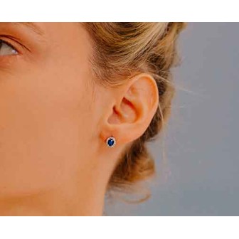 Orecchini zaffiri e diamanti ORB 738 indossati